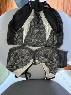 Wacoal Black Lace Bralette and Underwire Bra Duo